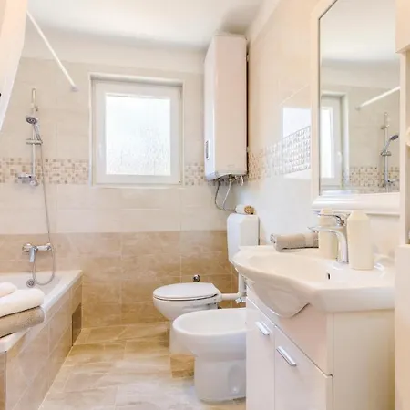 Two-bedroom In Vakantiehuis Valtura