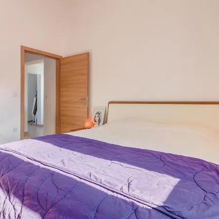 Two-bedroom In Vakantiehuis *