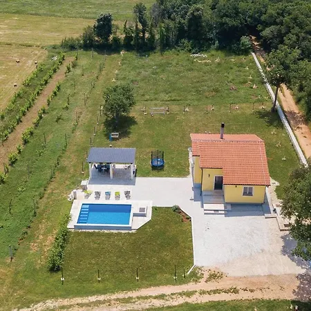 Vakantiehuis Two-bedroom In Valtura