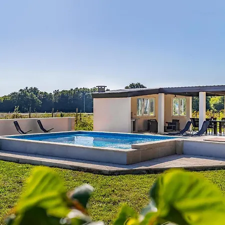 Vakantiehuis Two-bedroom In Valtura