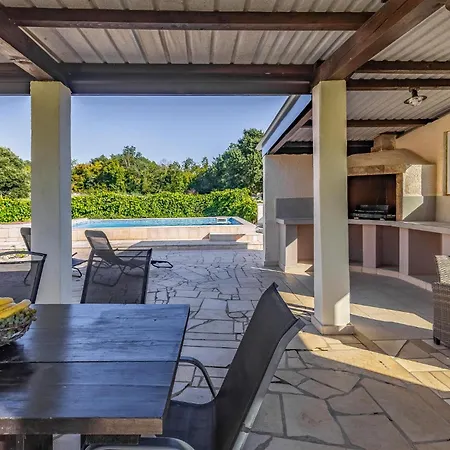 Two-bedroom In Vakantiehuis Valtura