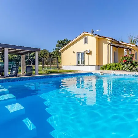 Two-bedroom In Vakantiehuis *